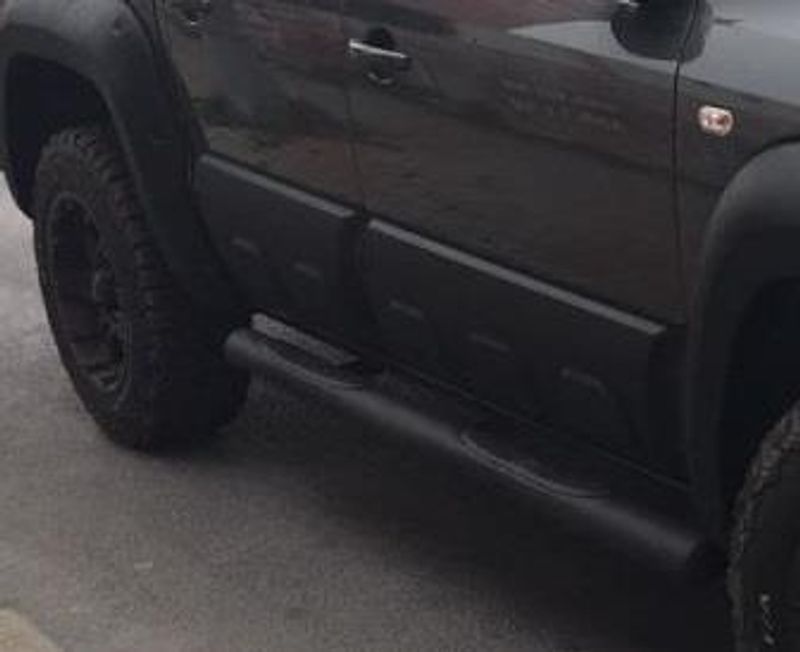 Toyota Hilux 2016->+ Stigtrinn rør sort